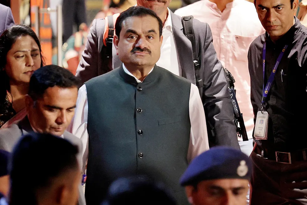 Gautam Adani kontrollerer et av Indias største konglomerater. Nå legges frem nye påstander om svindel av selskapet. Her fra Bengal Global Business Summit i Kolkata i 2022.