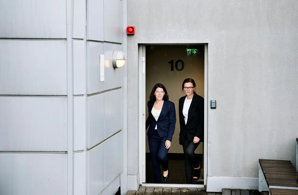 Bransjen må snu hver sten for å gjøre noe med kvinnemangelen i toppen, understreker advokat Kjersti Cecilie Jensen (til venstre) og managing partner Anne Marie Due i Hjort Advokatfirma. Foto: Elin Høyland
