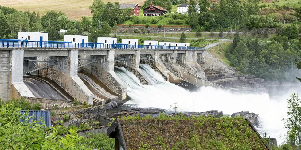 PRISSIKRET MER: I 2018 ble det prissikret en større andel av kraftproduksjonen. Nå melder flere kraftselskaper at de vil redusere prissikringen fremover.