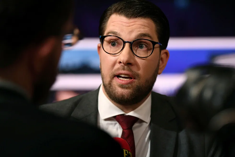 Jimmie Åkesson leder Sverigedemokraterna og er størst i landet, ifølge meningsmålingene. Men makt har han ikke.