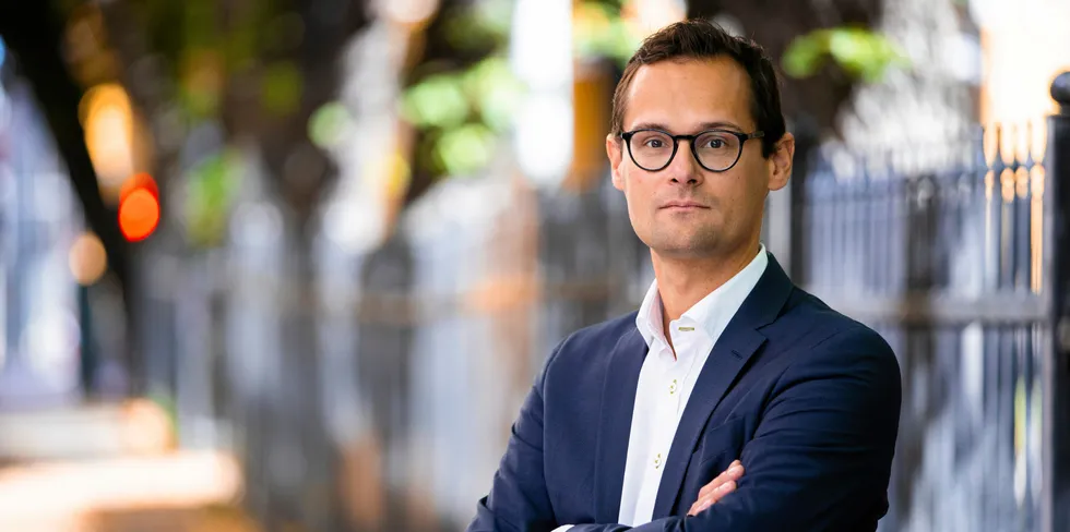 – Når forbrukere kan spare penger ved å kjøpe strøm fra sitt nettselskap, og samtidig få en gratis app med de samme funksjonene som andre tilbyr, er det tydelig at mange strømsalgsselskaper tar seg svært godt betalt, sier avdelingsdirektør i Forbrukerrådet Fredrik Färber.