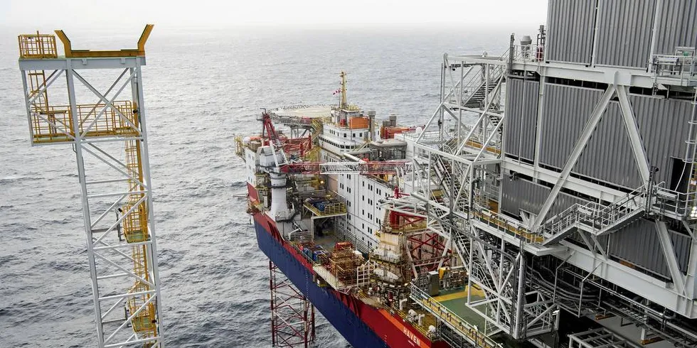 18 MILLIARDER: Oljeproduksjonen på Johan Sverdrup skal drives med strøm fra land. I gjennomsnitt vil Sverdrup-feltet gi 18 milliarder friske kroner til Oljefondet i året. Fondet ventes å ha en avkastning på 3 prosent i året.Foto: Marie von Krogh