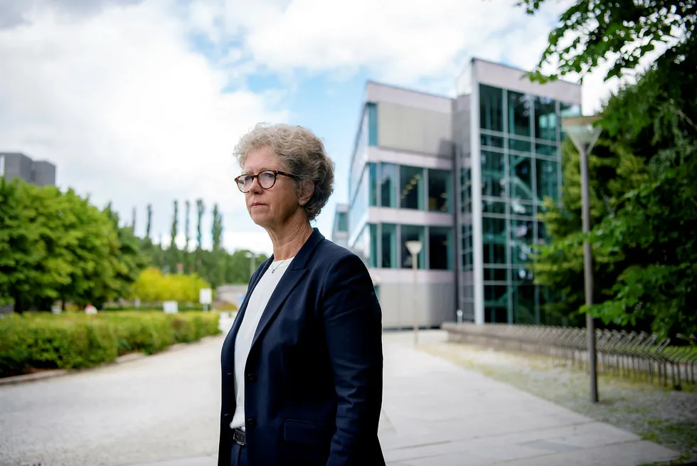 – Jeg er imponert over hvordan organisasjonen har mobilisert – at vi har klart balansen mellom smitteverntiltak og å holde anleggene i gang, sier Hydro-toppsjef Hilde Merete Aasheim.