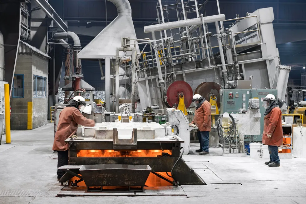 Hydro bruker enorme mengder strøm når de lager aluminium ved sine fem metallverk i Norge. Selskapet betaler derfor også mye nettleie. Selskapet mener at Statnett må besvare en rekke spørsmål før endringer i tariffmodellen kan innføres.