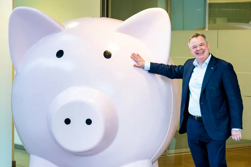 Storebrand-sjef Odd Arild Grefstad og sparegrisen hans må regne med å få en ny eier om ikke altfor lenge.