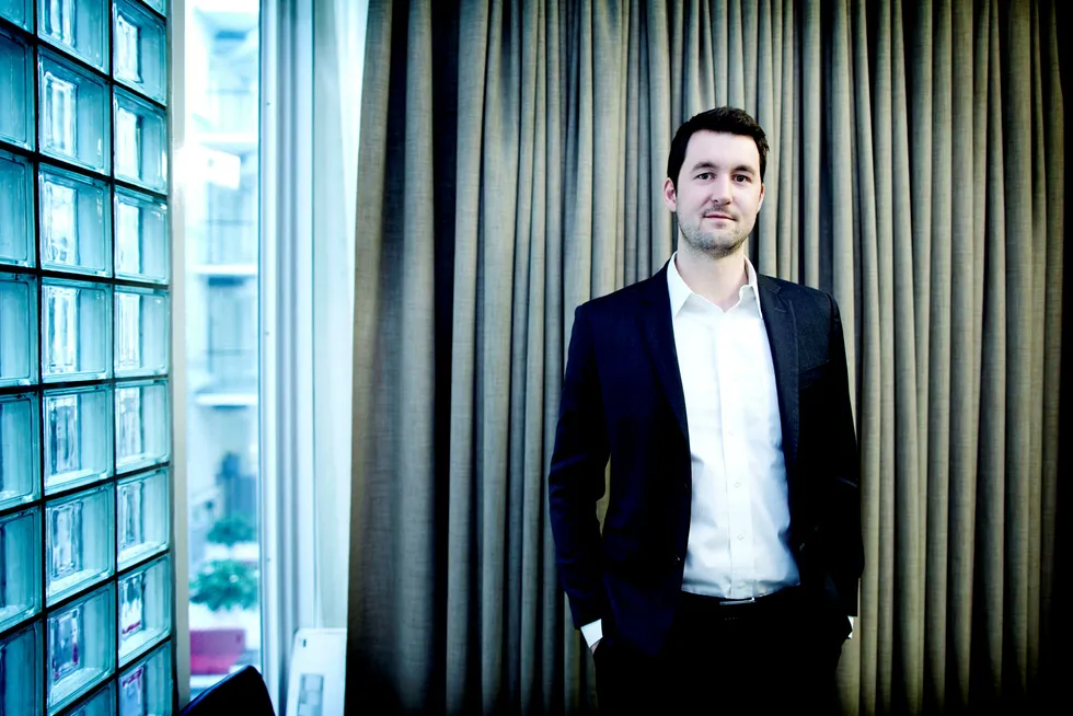 Analytiker Joachim Bernhardsen i Nordea Markets tror kronen på kort sikt vil styrke seg mer mot euro, men også mot svenske kroner. Foto: Ida von Hanno Bast