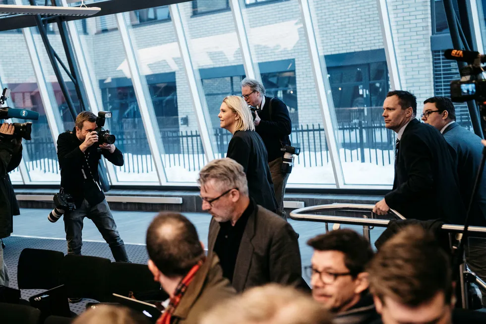 Bruken av sosiale medier slik Listhaug og mange andre gjør, fremmer det motsatte av saklighet. Sosiale medier kan være plattformer for opplyst debatt dersom de brukes riktig. Twitter er totalt uegnet til debatt fordi det ikke er plass. Facebook-poster som skal generere likes, blir kampanje, ikke resonnement, skriver artikkelforfatteren. Foto: Fartein Rudjord