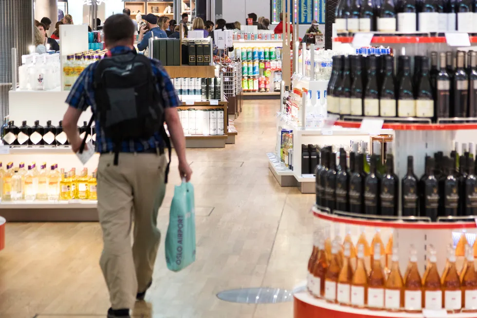 Taxfree er et dyrt skattehull som subsidierer rikes overforbruk av tobakk, alkohol og flyreiser. Det ideelle tidspunktet for en endring er nå, skriver artikkelforfatteren.