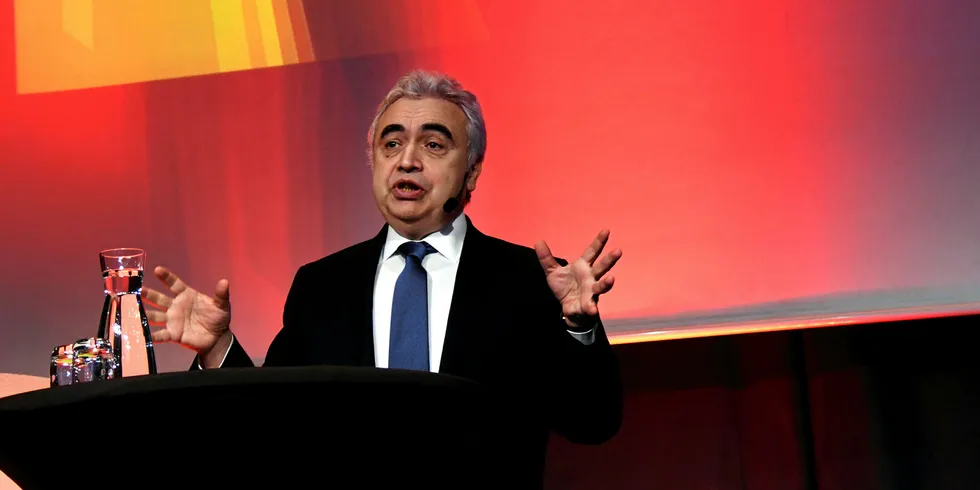 Administrerende direktør i IEA, Fatih Birol, sier korona-krisen gir verdens myndigheter en mulighet til å akselerere overgangen til fornybarsamfunnet.
