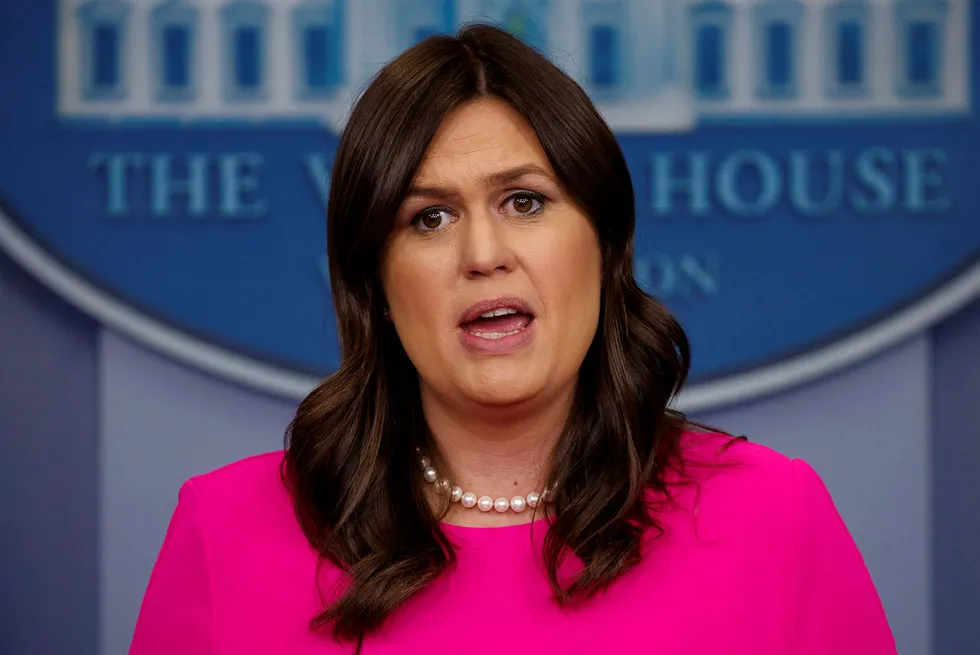 Sarah Huckabee Sanders var preget da hun fikk spørsmål om våpenkontroll fra en skoleelev onsdag. Bildet er imidlertid fra en pressekonferanse i Det hvite hus onsdag 9. mai. Foto: Evan Vucci/AP photo/NTB Scanpix