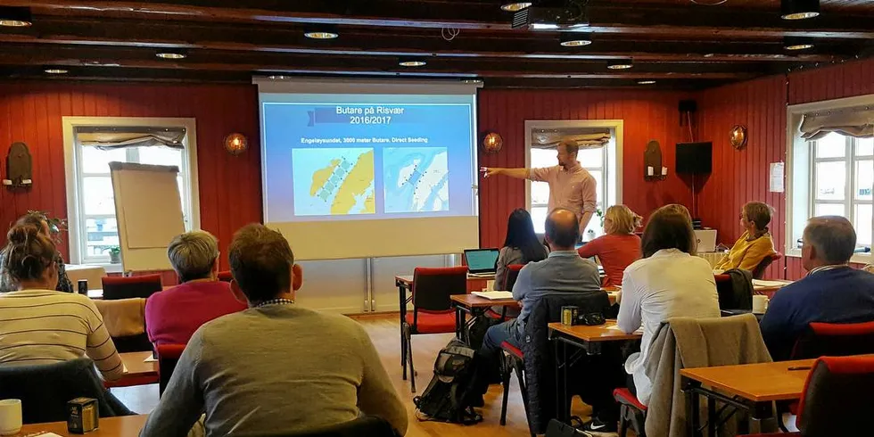 Algeverksted: Et tyvetalls nordnorske algeentusiaster og forskere deltok nylig under algeverksted i Svolvær.Foto: Alf Fagerheim