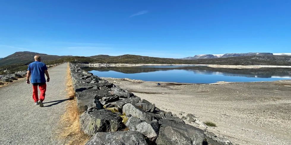 En tørr og varm sommer og høst gjorde at Statnett i slutten av september satt "stram" kraftsituasjon på Sør- og Vestlandet. Nå er dette endret etter betydelig mer tilsig enn normalt denne høsten.