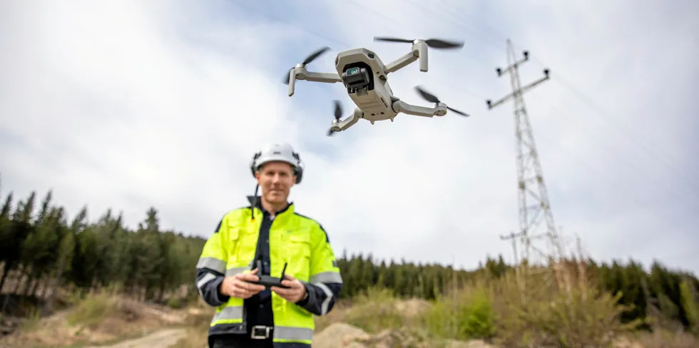 Øvre Eiker Energi med Arne Hanto Moen i spissen bruker droner til mye.