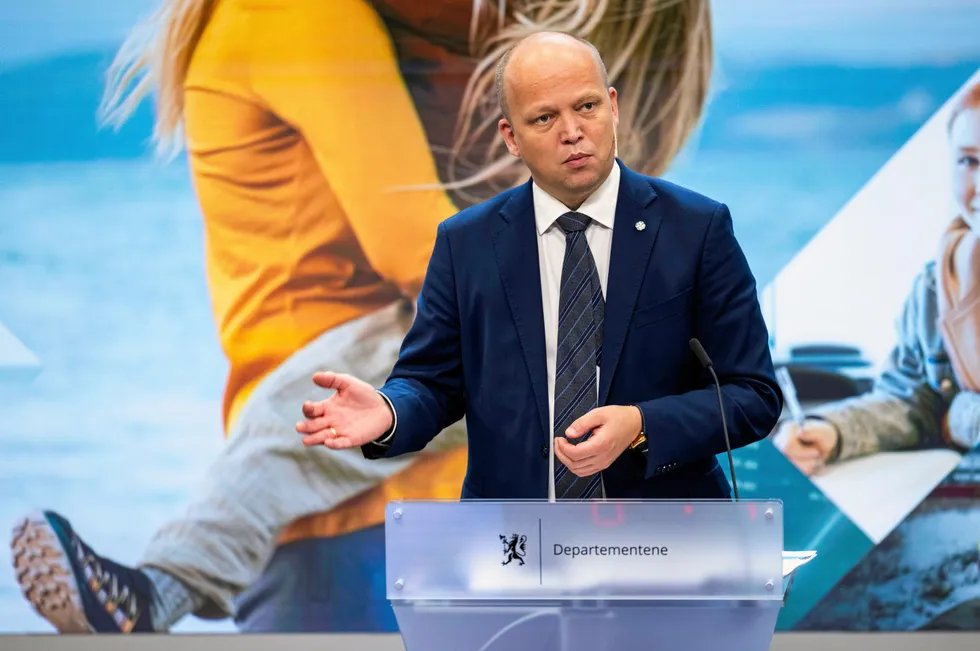 Finansminister Trygve Slagsvold Vedum på pressekonferansen.