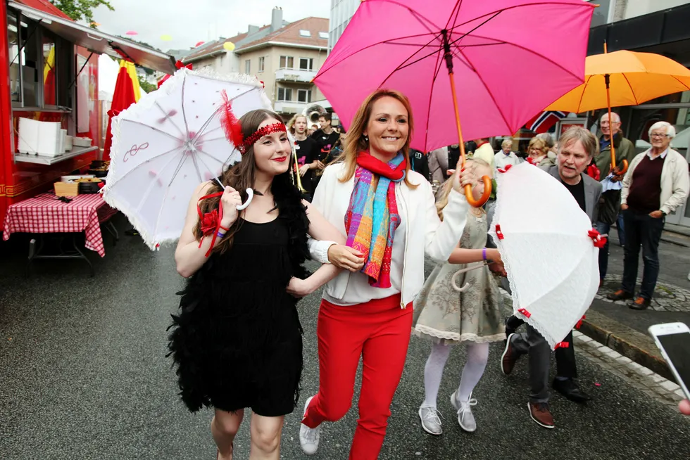 Kulturminister Linda Hofstad Helleland (H) dro fra feriemodus i Frankrike til Vestlandet for åpne Moldejazz. Foto: Kjell Herskedal/NTB Scanpix