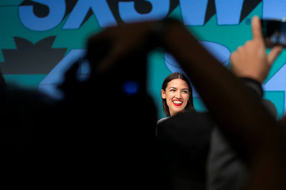 Kongressrepresentant Alexandria Ocasio-Cortez er på få måneder blitt en av de mest omtalte politikerne i USA og distanserer seg både bra pengeeliten og etablerte politikere. Lørdag kom hun til South by Southwest i Austin.