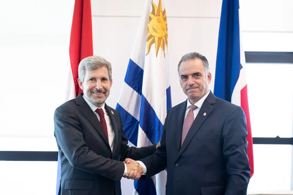 Rogelio Frigerio (left), governor of Entre Rios in Argentina, meets with Uruguay’s President Yamandú Orsi
