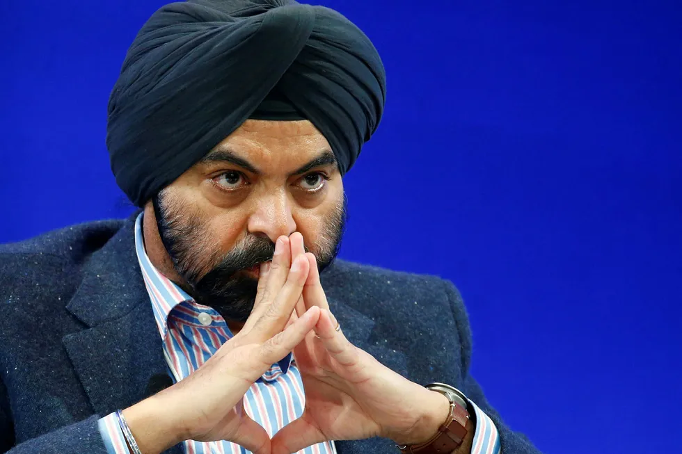 Administrerende direktør i Mastercard, Ajay Banga, ser på kontanter som den virkelige konkurrenten til selskapet. Foto: Ruben Sprich/Reuters/NTB Scanpix