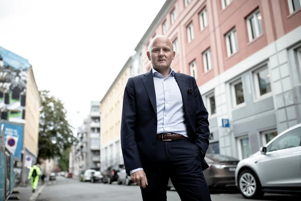 – Vi merker er at folk ikke lenger håndhilser og flere ber om privatvisninger, sier administrerende direktør Kent Victor Syverstad i Eiendomsmegler 1 i Oslo og Akershus.
