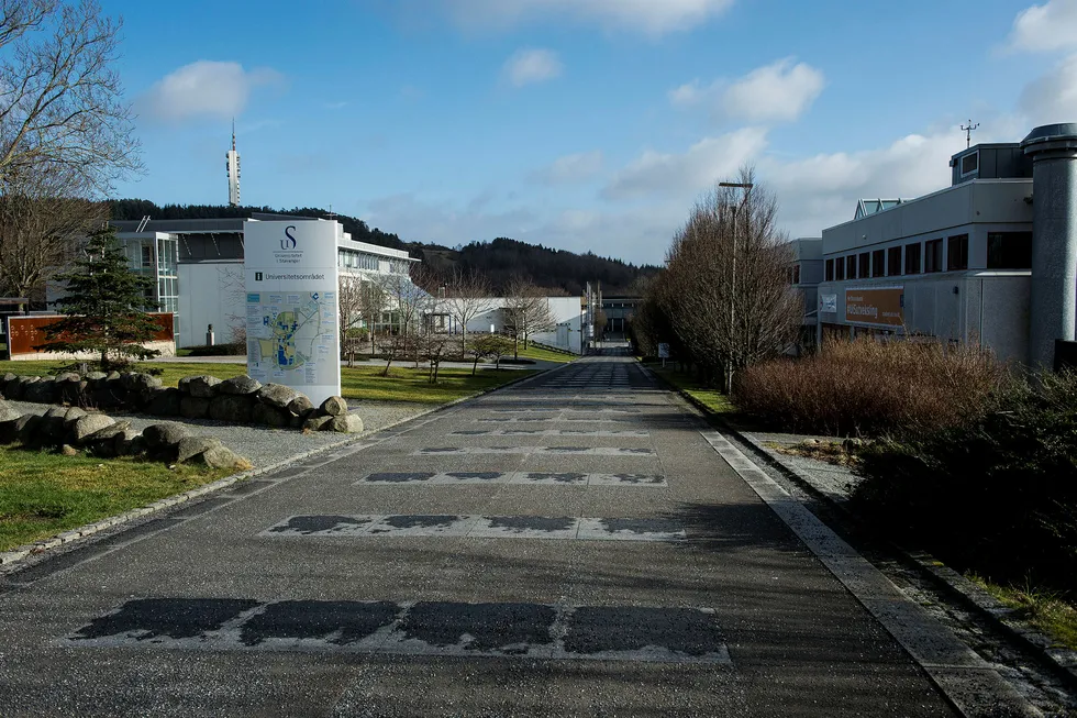 Etter at 8 av 51 rapporter om kvaliteten ved universiteter og høgskoler i Norge er levert, har én institusjon fått rødt lys: Universitetet i Stavanger.