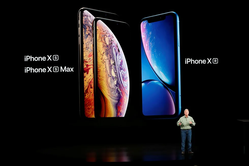 Markedsdirektør Philip W. Schiller i Apple presenterer de nye Iphone Xs og Xr-modellene. Apple prøver å etablere seg som et enda mer eksklusivt varemerke, ikke minst prismessig, med de nye telefonene.