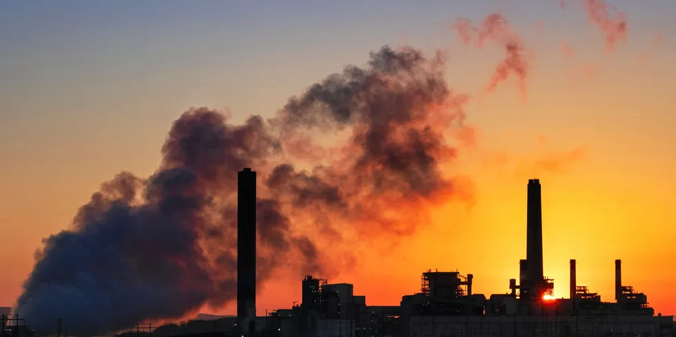 FILE - In this July 27, 2018, file photo, the Dave Johnson coal-fired power plant is silhouetted against the morning sun in Glenrock, Wyo. More than 300 businesses and investors are calling on the Biden administration to set an ambitious climate change goal that would cut U.S. greenhouse gas emissions by at least 50% below 2005 levels by 2030. (AP Photo/J. David Ake, File) Klimautslipp. Klimautslipp.