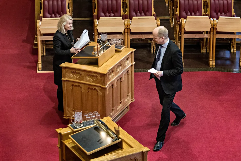 Tidligere statsråd Monica Mæland og dagens finansminister, Trygve Slagsvold Vedum, er blant dem som har vært inne i arbeidet.