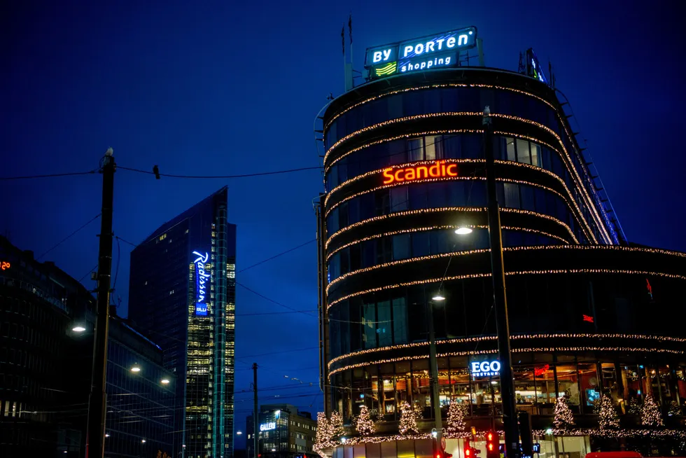 Hotell fasader. Tomme hotell rom i Oslo. Radisson Plaza og Scandic