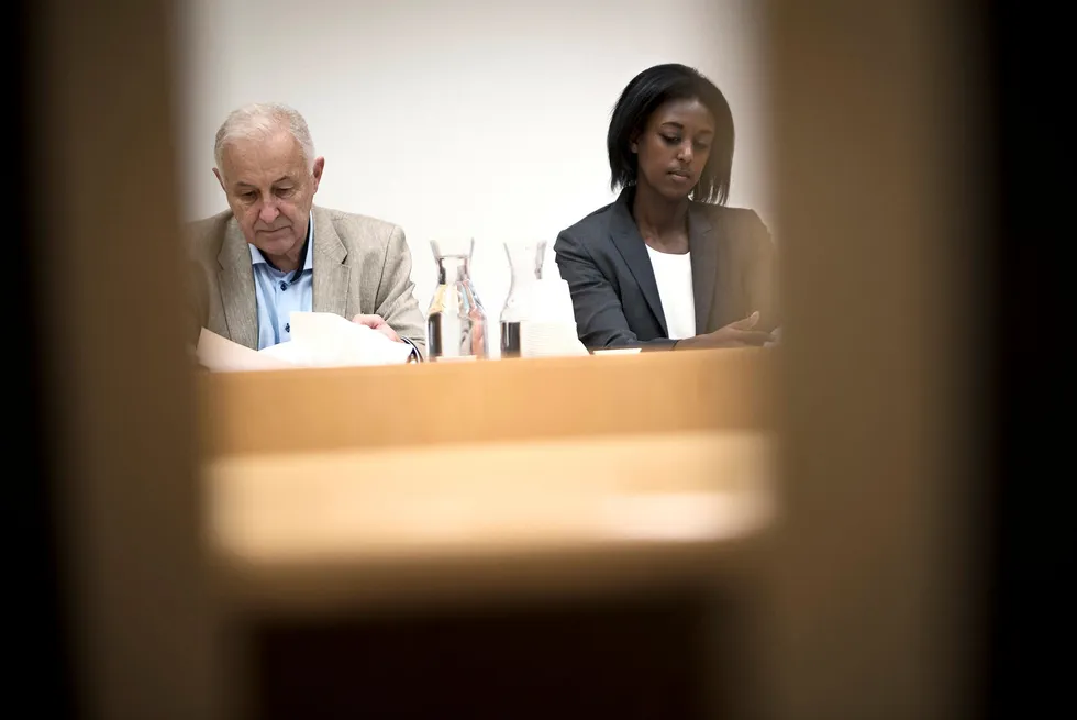 Arvingenes representant Lasse Erdal i retten sammen med advokat Ruth Haile Tesfazion i retten. Foto: Hanna Kristin Hjardar