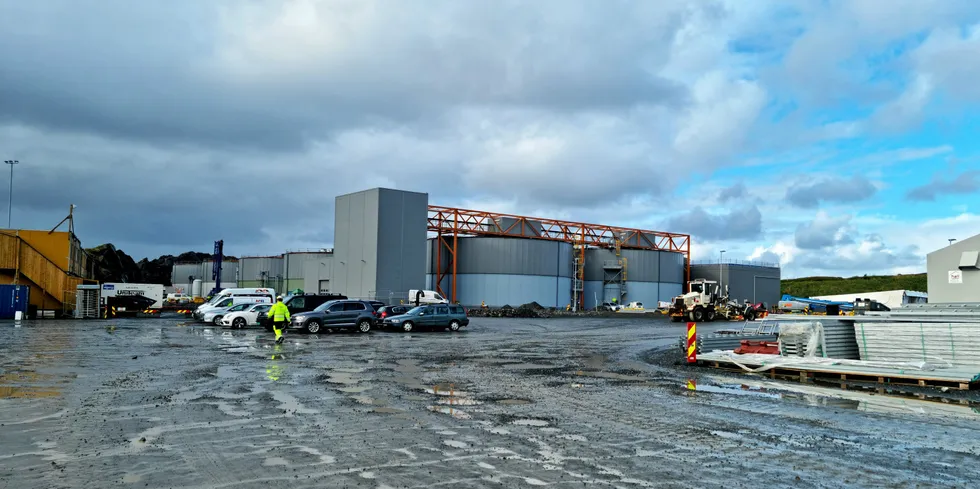 Salmon Evolution produserer landbasert laks på Indre Harøy.