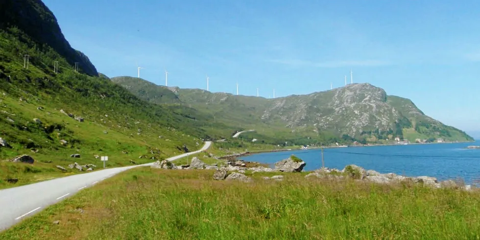 NVE sier nei til å endre ilandføringssted for Bremangerlandet vindkraftverk, men godkjenner MTA og de øvrige endringer i konsesjonssøknaden.