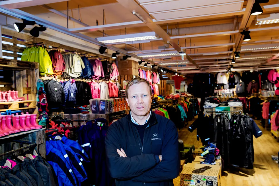 – Det er snakk om de mest populære vinterskoene våre. I tillegg har du kostnadene med å drive frem rettssak. Det er relativt solide beløp, sier Tor Andre Skeie i Sport Outlet om den pågående striden.