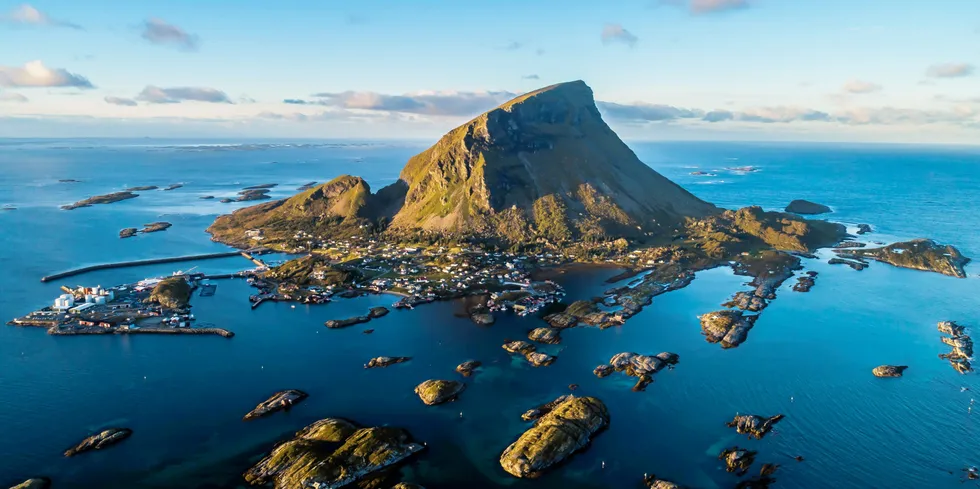 Nova Sea holder til på Lovund. Selskapet er blant dem som melder at de vil heve konsesjonskjøp.