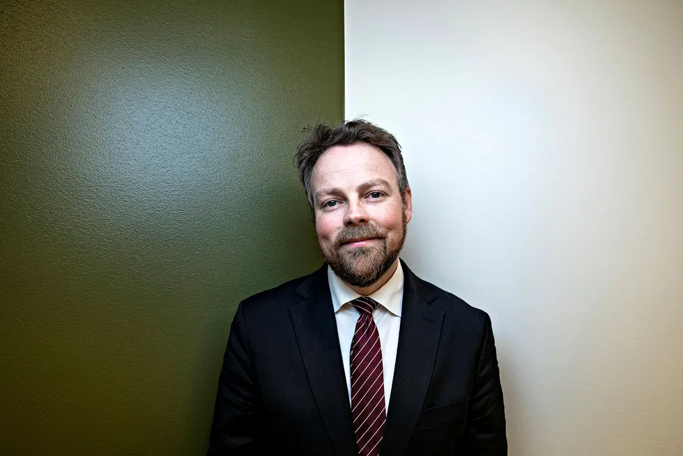 Næringsminister Torbjørn Røe Isaksen (H) forteller at partene blant annet forplikter seg til å bekjempe ulovlig hugst og ivareta urfolks rettigheter i den nye avtalen med Brasil.