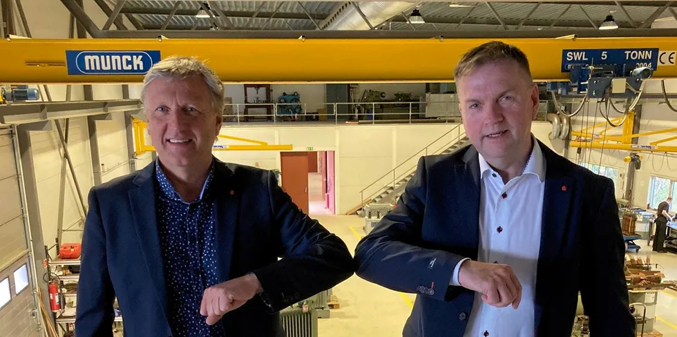 Geir Osmundsen (til venstre) fortsetter som daglig leder i VTE, selv om Nettpartner overtar som eiere. Arild Borgersen, CEO i Nettpartner, tror oppkjøpet blant annet vil bidra til å tilrettelegge for mer gjenbruk i elkraftbransjen.
