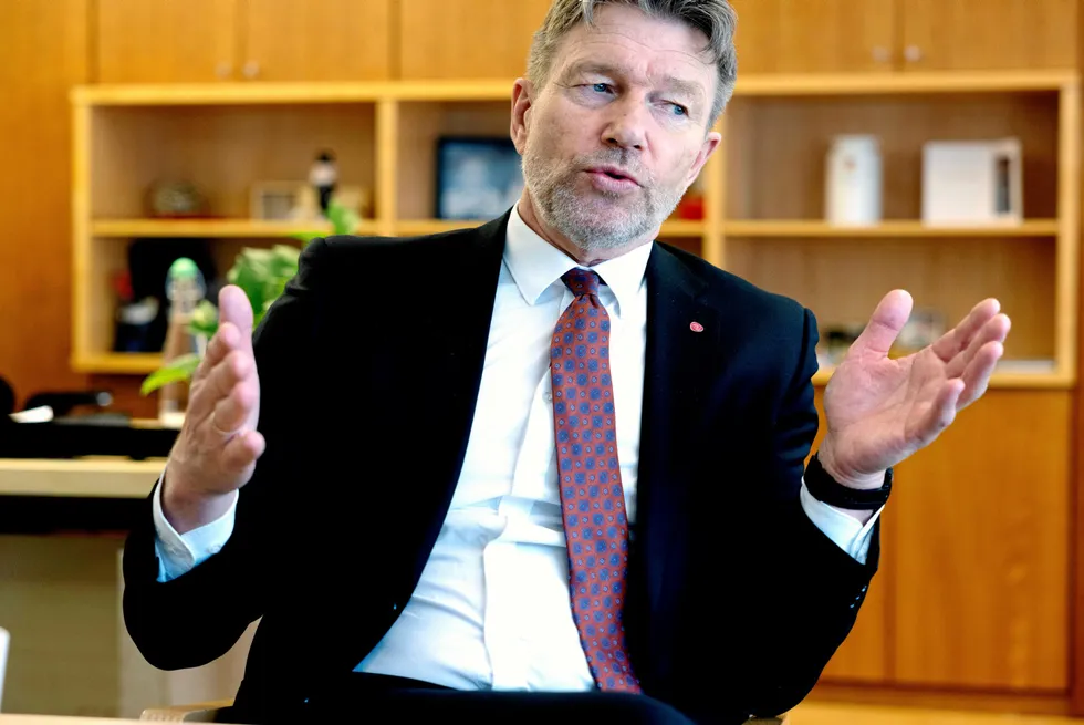 Energiminister Terje Aasland vil ikke beordre NVE og Statnett til tettere analysearbeid likevel. – Mulig jeg har formulert meg noe upresist, sier han.
