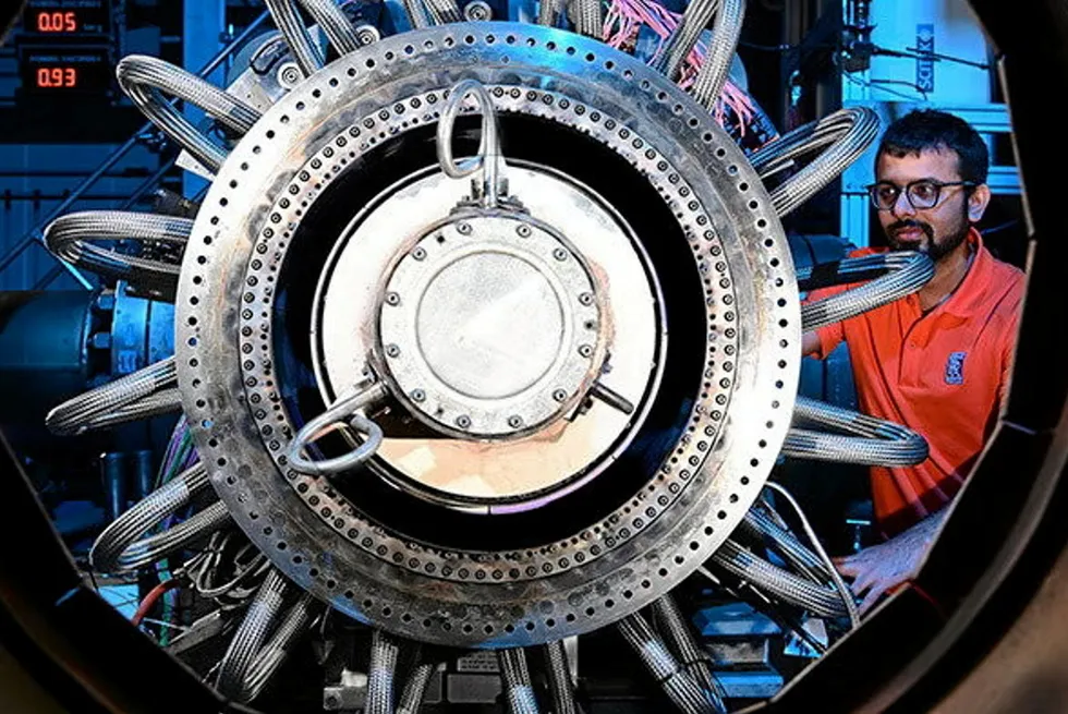 Testing of hydrogen engine at DLR Cologne.