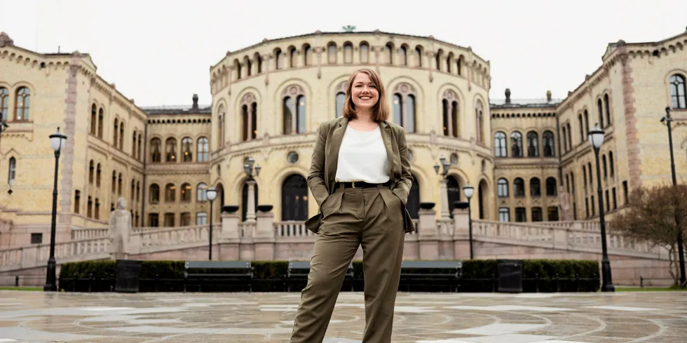 I dag er partileder Une Bastholm enslig stortingsrepresentant for MDG. De kan forandre seg etter valget. Det ligger an til en tidobling av antall MDG-representanter.