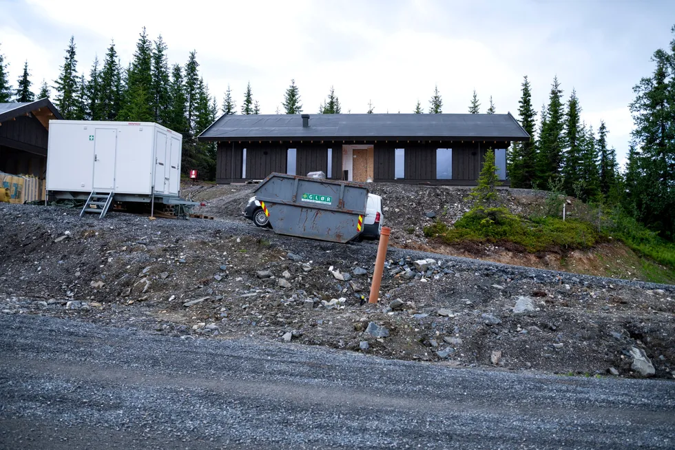 Å restaurere tilsvarende naturområder som de som skades ved utbygging kalles «økologisk kompensasjon».