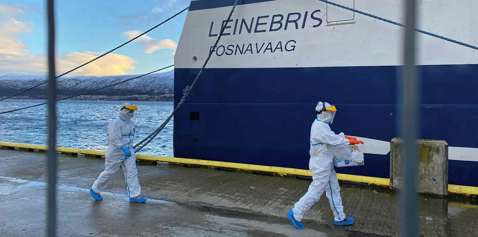 «Leinebris» har ligget i Tromsø siden forrige mandag på grunn av at en russisk ansatt testet positivt på covid-19.