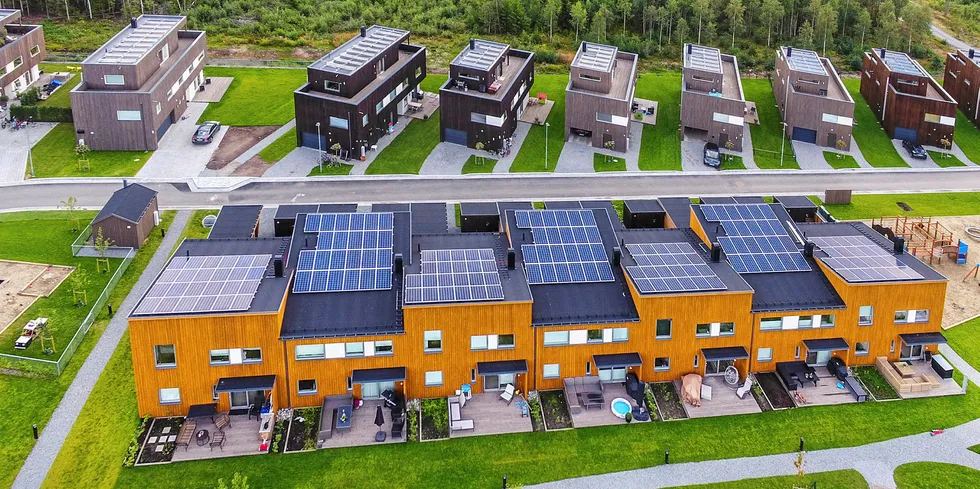 Huseiere kan leie solceller av Otovo for 299 kroner i måneden. Målet for selskapet er å kunne selge porteføljer med slike utleieavtaler til langsiktige investorer med lave avkastningskrav.