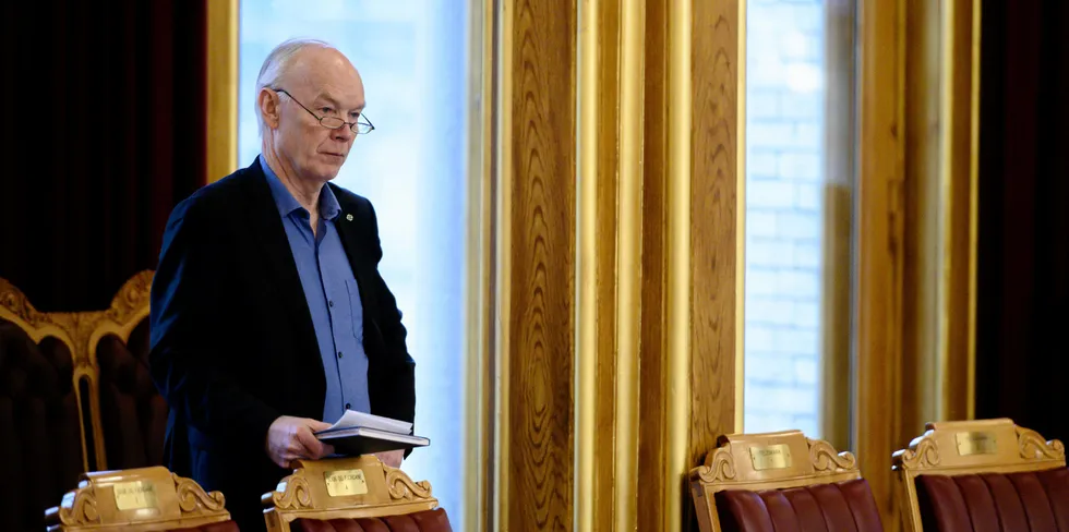 Per Olaf Lundteigen (Sp) vil ha begrensinger på krafteksporten, men får ikke gehør hos regjeringen.