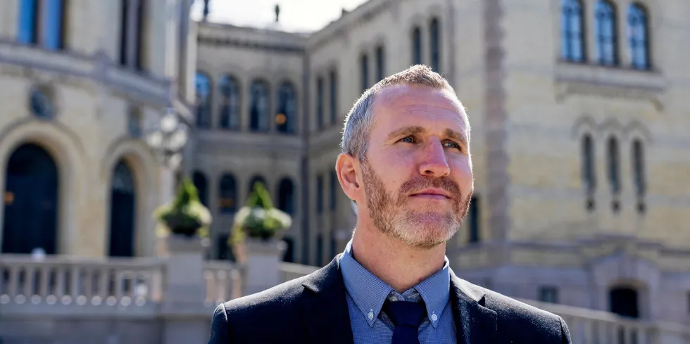 – Det må stilles krav til en finansiell kapasitet som sikrer evne til å drive selv i ulendt terreng, mener FrPs stortingspolitiker Marius Arion Nilsen. Han skisserer at en egenkapitalbuffer, slik det er i banksektoren, kan være et krav.