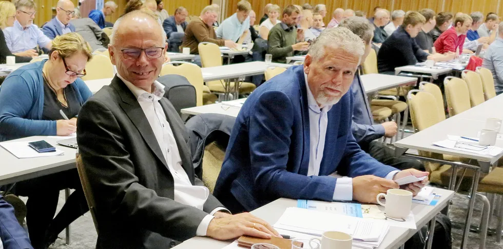 Kjell Ingebrigtsen, leder i Norges Fiskarlag, her sammen med generalsekretær Otto Gregussen (t.h.) på årsmøtet i Fiskarlaget Nord. Nå skal begge forlate sine verv i Norges Fiskarlag om få måneder.