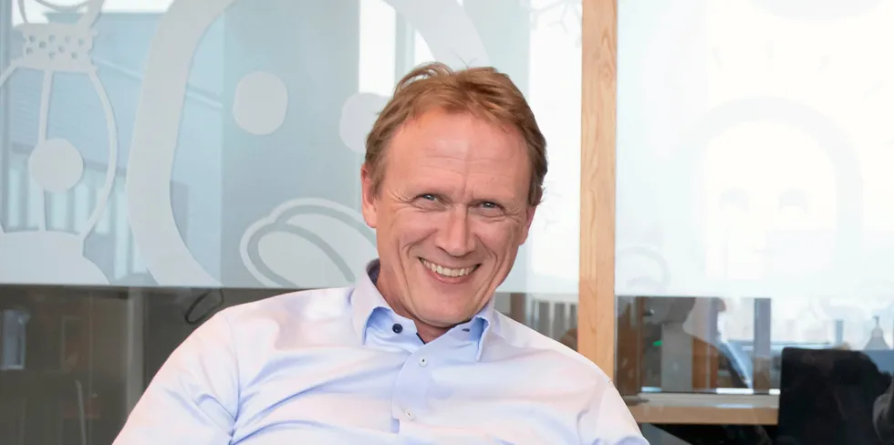 Aksjemarkedet lot seg ikke imponere av Rolf Barmen og Fjordkraft på dagens kapitalmarkedsdag.