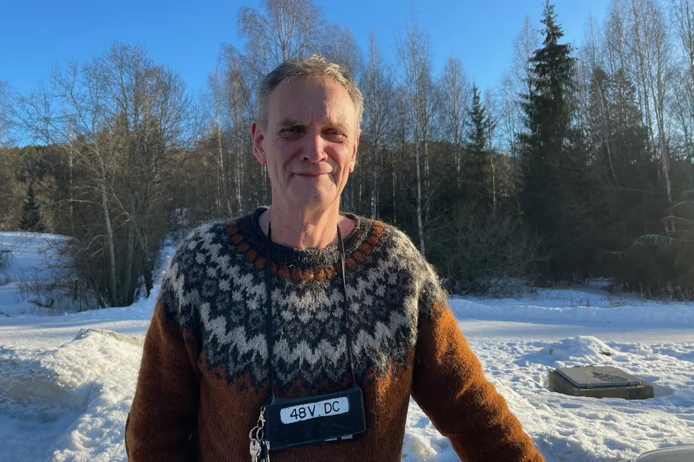 Styreleder i Nordsiden Kraft, Magne Bruland, har følt seg maktesløs i kommunikasjonen med nettselskapet Elvia.