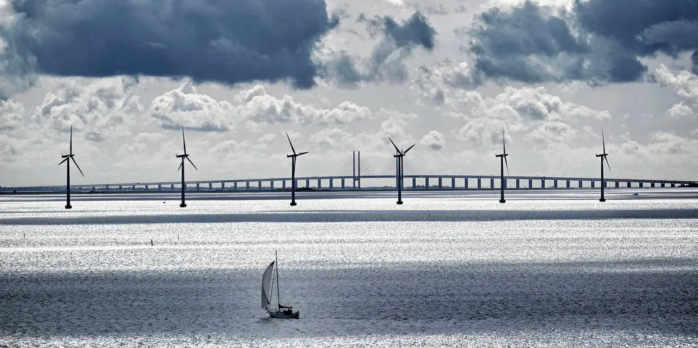 Dansk vindkraft dekker snart halvparten av danskenes strømforbruk.