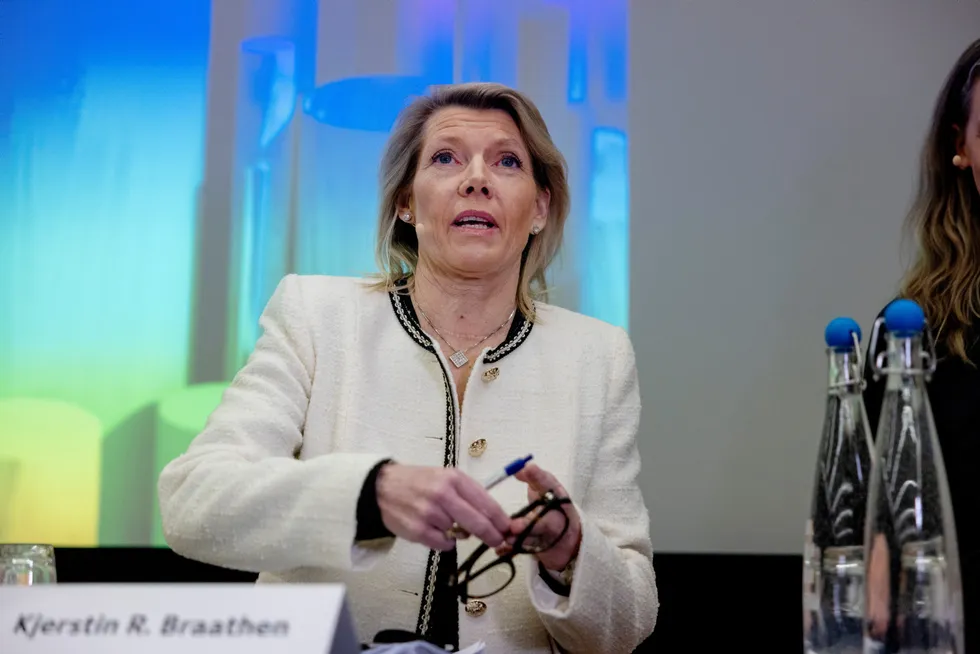 I DNBs personkundedivisjon finansierer kundeinnskuddene 61 prosent av utlånene. Det er ikke spesielt mye, skriver Sigmund Håland. DNBs konsernsjef Kjerstin Braathen.
