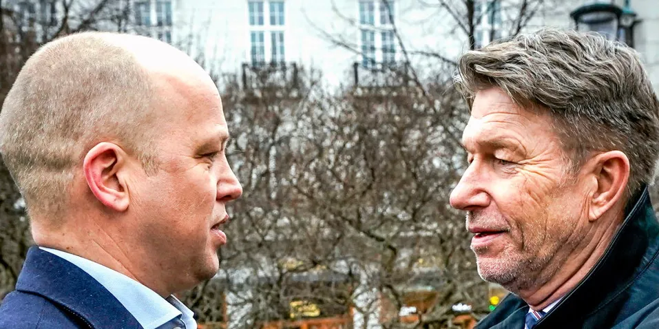 I revidert nasjonalbudsjett melder regjeringen at de utsetter innføringen av grunnrenteskatt på vindkraft. Finansminister Trygve Slagsvold Vedum og olje- og energiminister Terje Lien Aasland
