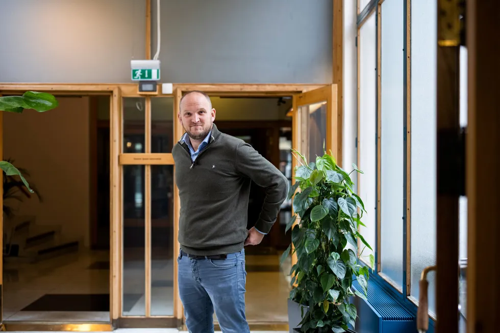 Jon Georg Dale sjekker ut fra Stortinget og toppolitikken. Blir pr-topp i First House.